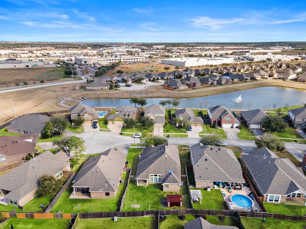 208 Bailey Brook Lane, Dickinson, Texas image 33