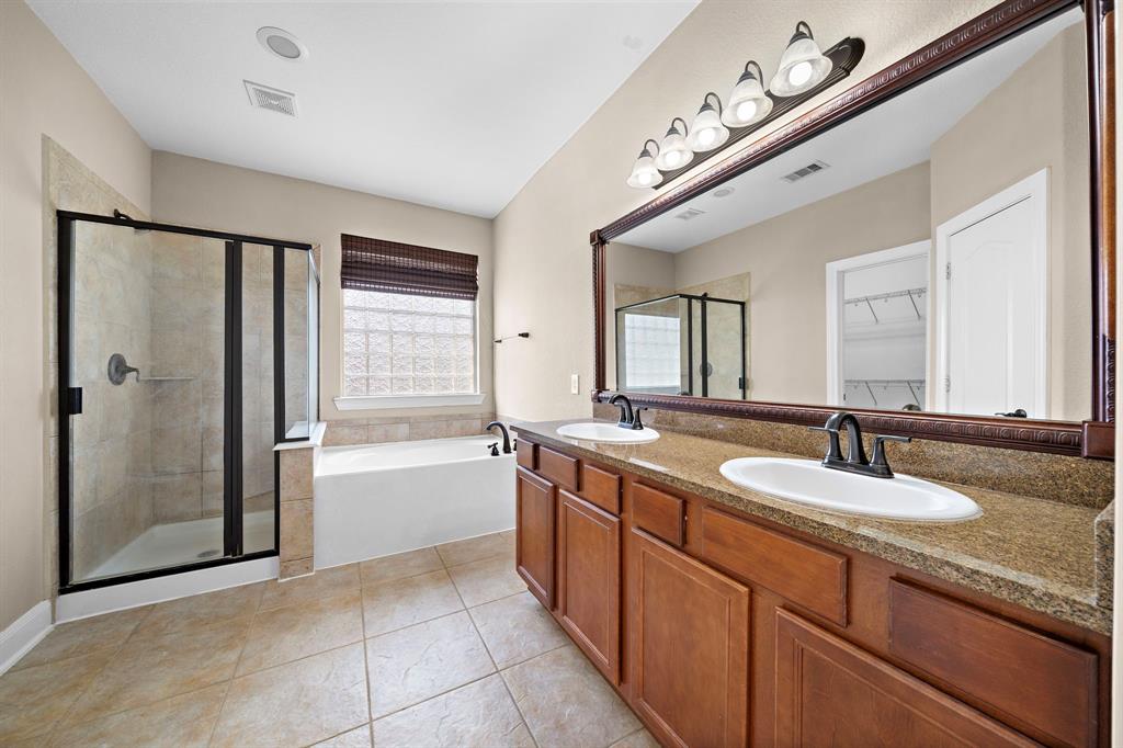 208 Bailey Brook Lane, Dickinson, Texas image 21