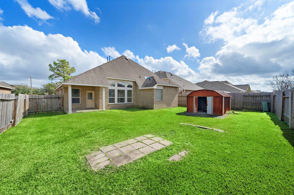208 Bailey Brook Lane, Dickinson, Texas image 31
