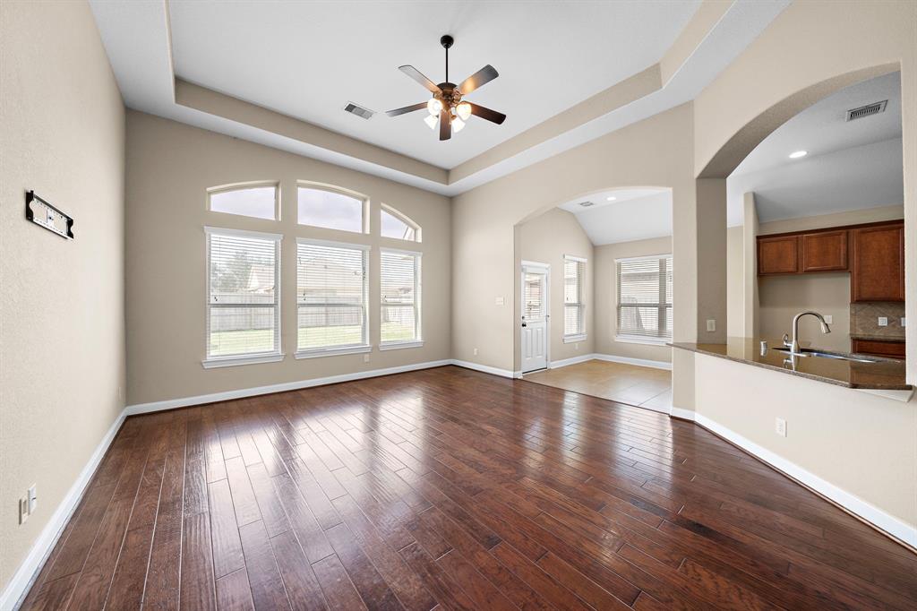 208 Bailey Brook Lane, Dickinson, Texas image 14