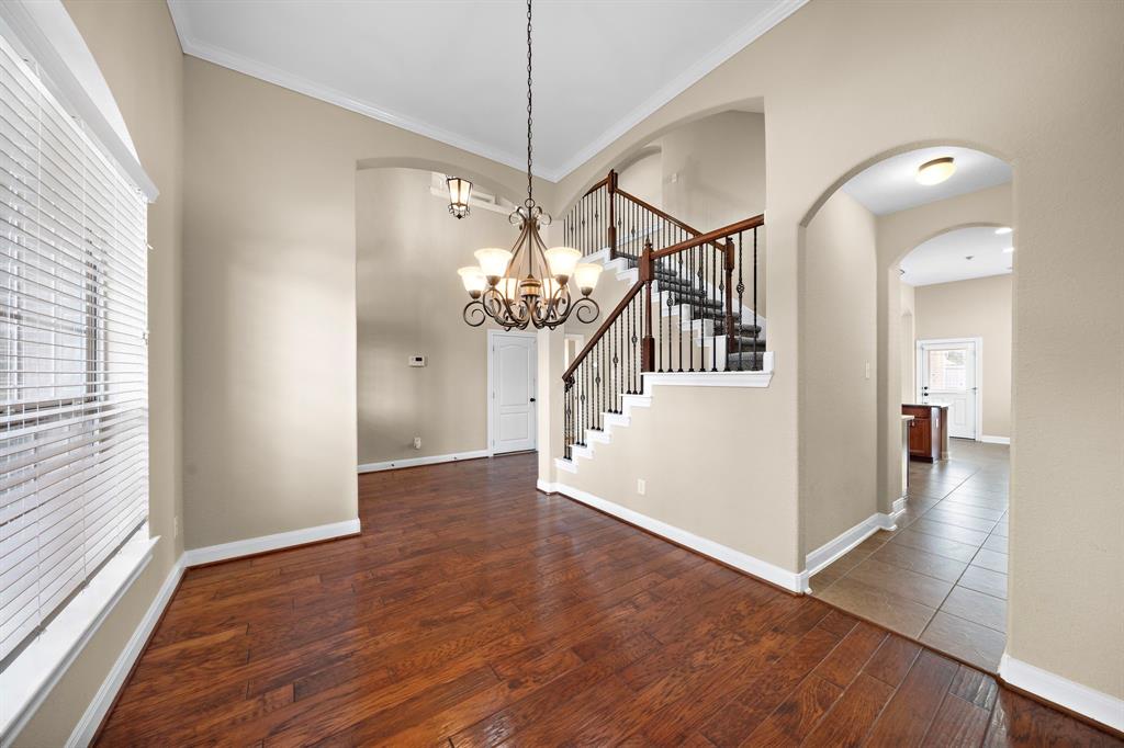 208 Bailey Brook Lane, Dickinson, Texas image 5