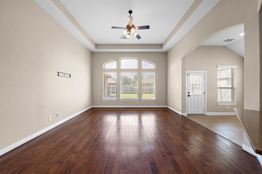 208 Bailey Brook Lane, Dickinson, Texas image 13