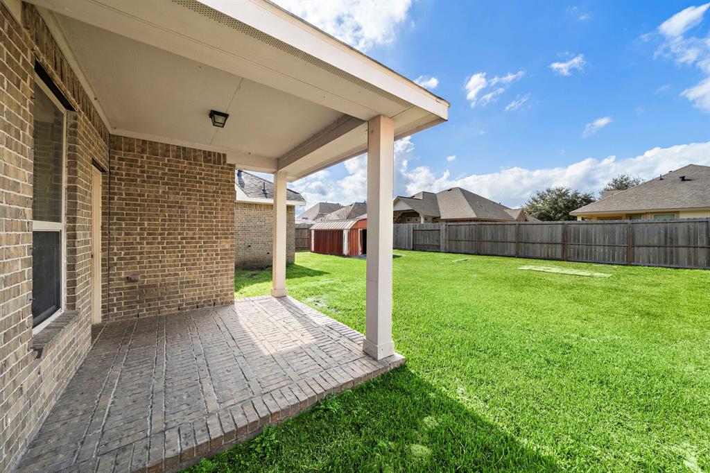 208 Bailey Brook Lane, Dickinson, Texas image 12