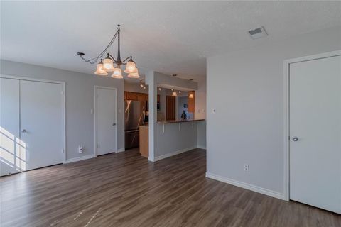 Townhouse in Houston TX 12178 Beamer Road 13.jpg