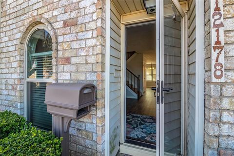 Townhouse in Houston TX 12178 Beamer Road 2.jpg