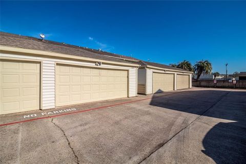 Townhouse in Houston TX 12178 Beamer Road 29.jpg