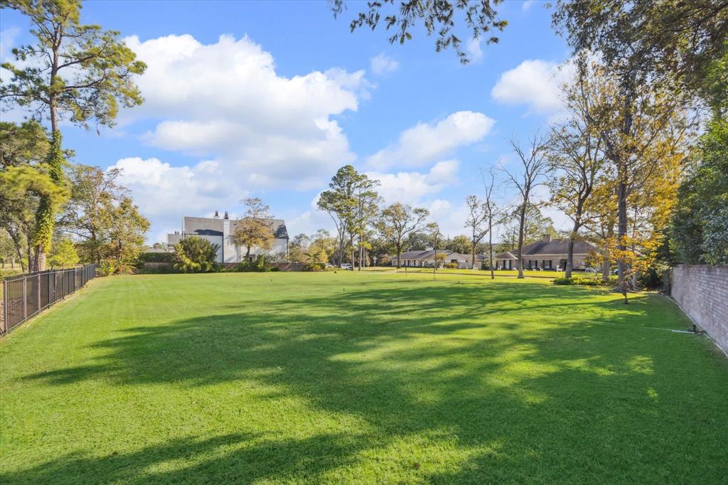 302 Shadywood Road, Houston, Texas image 4