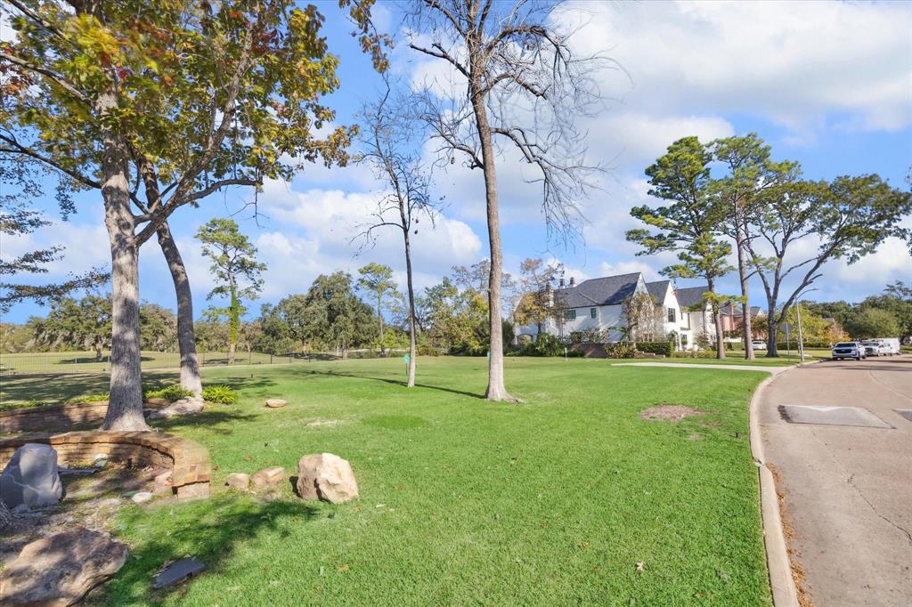 302 Shadywood Road, Houston, Texas image 13