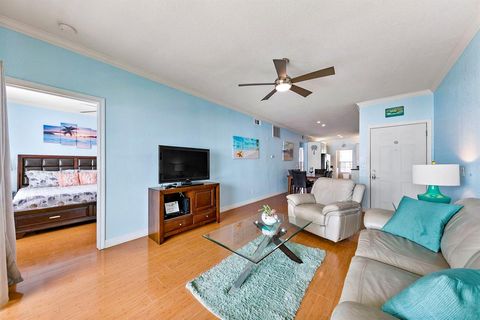 Condominium in Galveston TX 7000 Seawall Boulevard 5.jpg