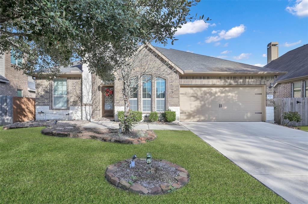 8211 Laughing Falcon Trail, Conroe, Texas image 1