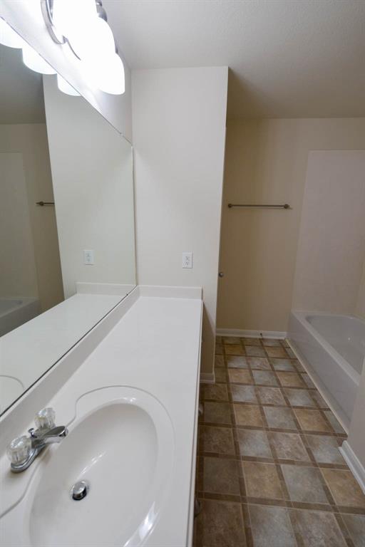 2822 Richland Spring Lane, Sugar Land, Texas image 21