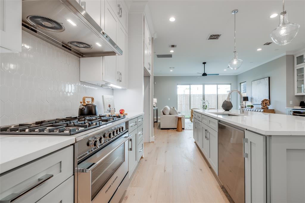 612 W Clay Street, Houston, Texas image 9