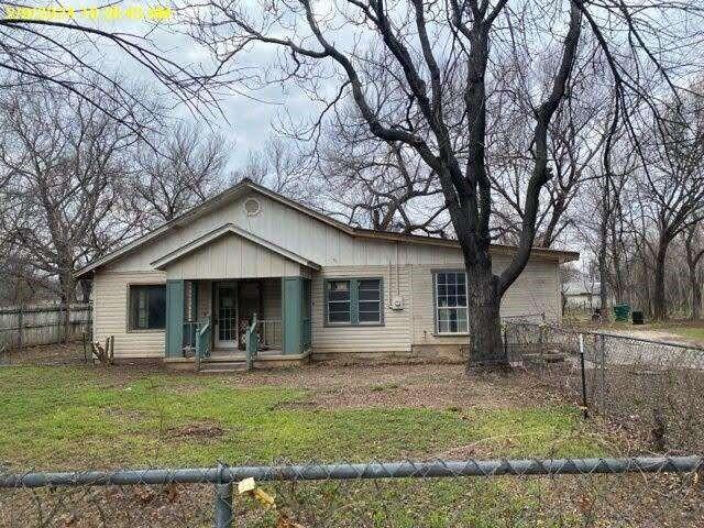 304 N Buffalo Street, Chico, Texas image 1