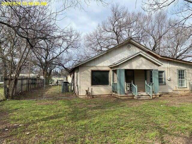 304 N Buffalo Street, Chico, Texas image 5