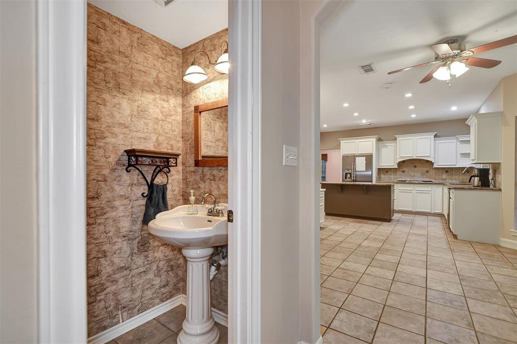 28011 Walnut Creek Court, Magnolia, Texas image 17