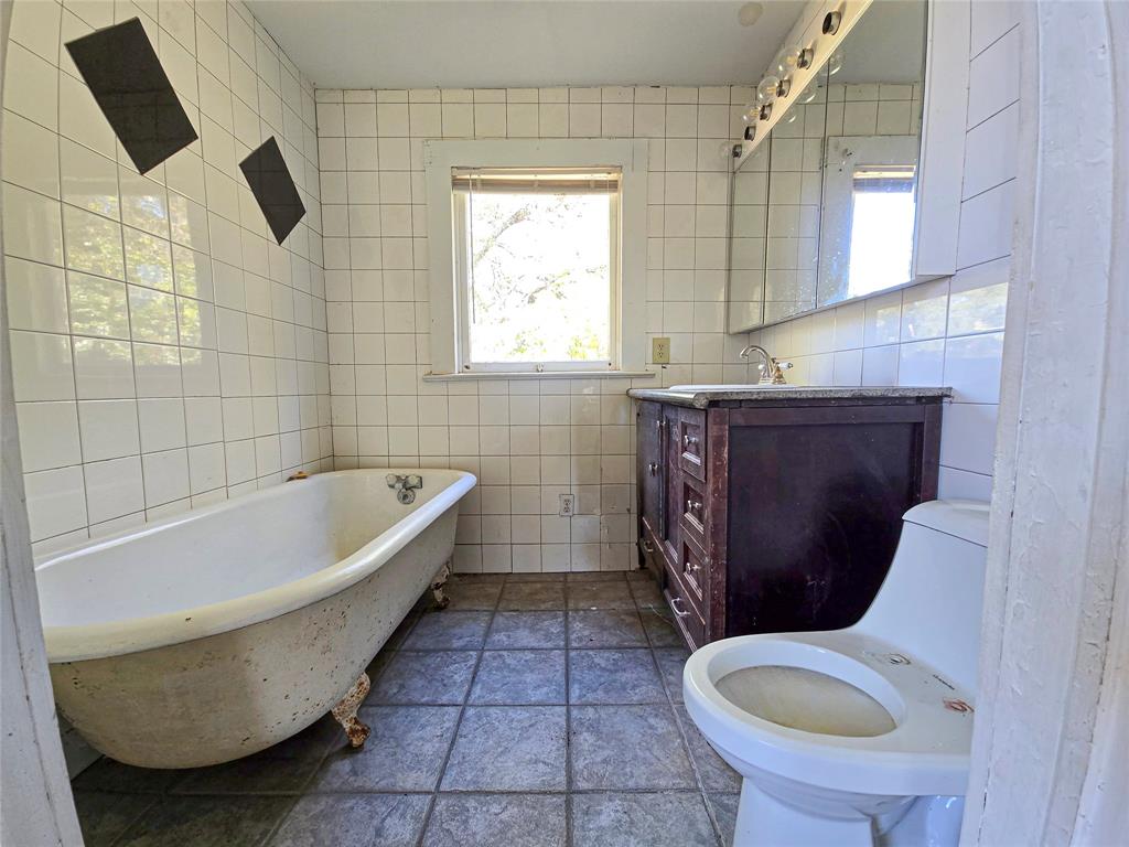 2816 Avenue G, Bay City, Texas image 13
