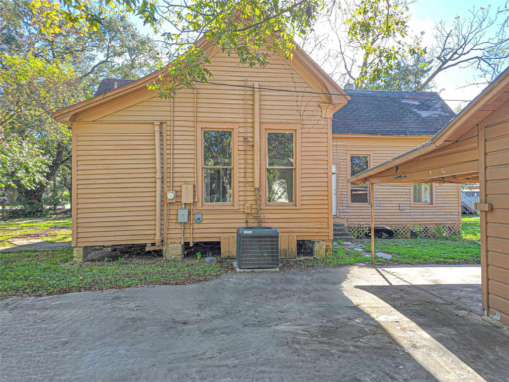 2816 Avenue G, Bay City, Texas image 2