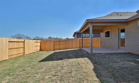 Single Family Residence in Pinehurst TX 4539 Pinehurst Trace Drive 43.jpg