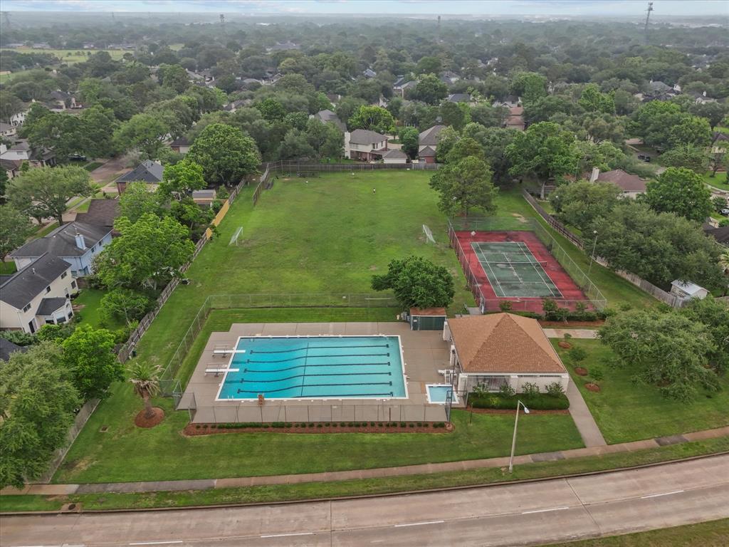 1912 Fir Tree Drive, League City, Texas image 7