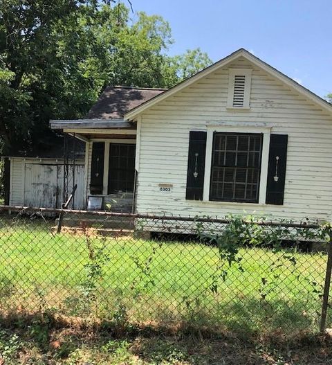 Single Family Residence in Houston TX 6303 Morrow Street.jpg