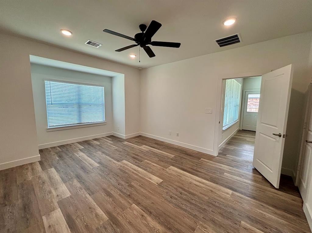 6014 Hazel Place Drive, Conroe, Texas image 16