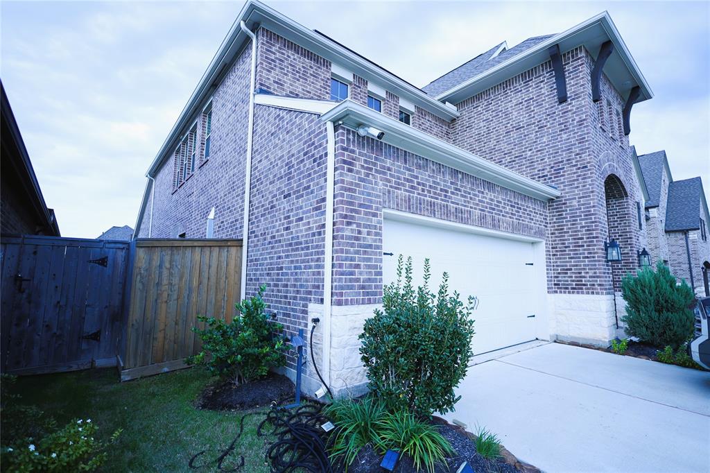 2207 Windmill Palm Drive, Brookshire, Texas image 3