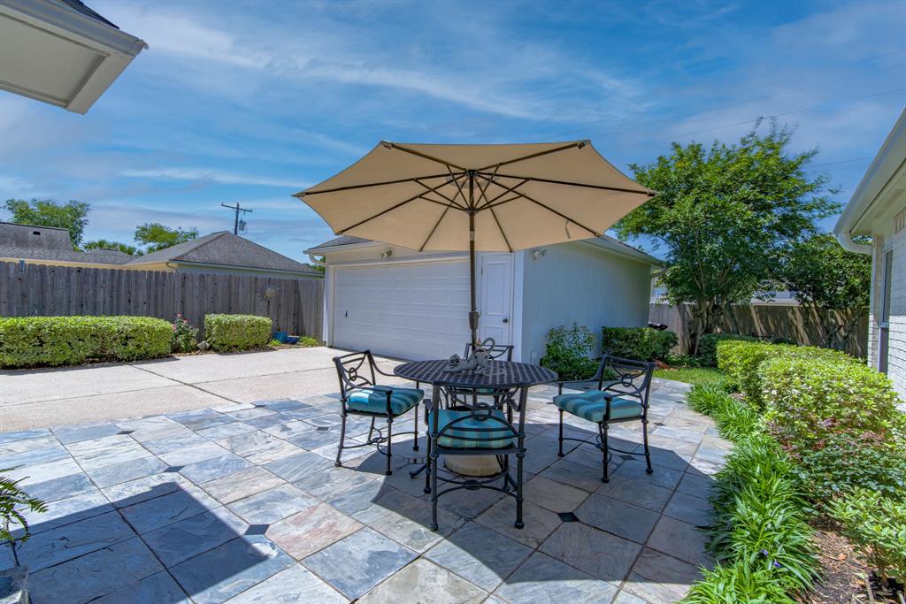 2120 Barrington Pointe Drive, League City, Texas image 46