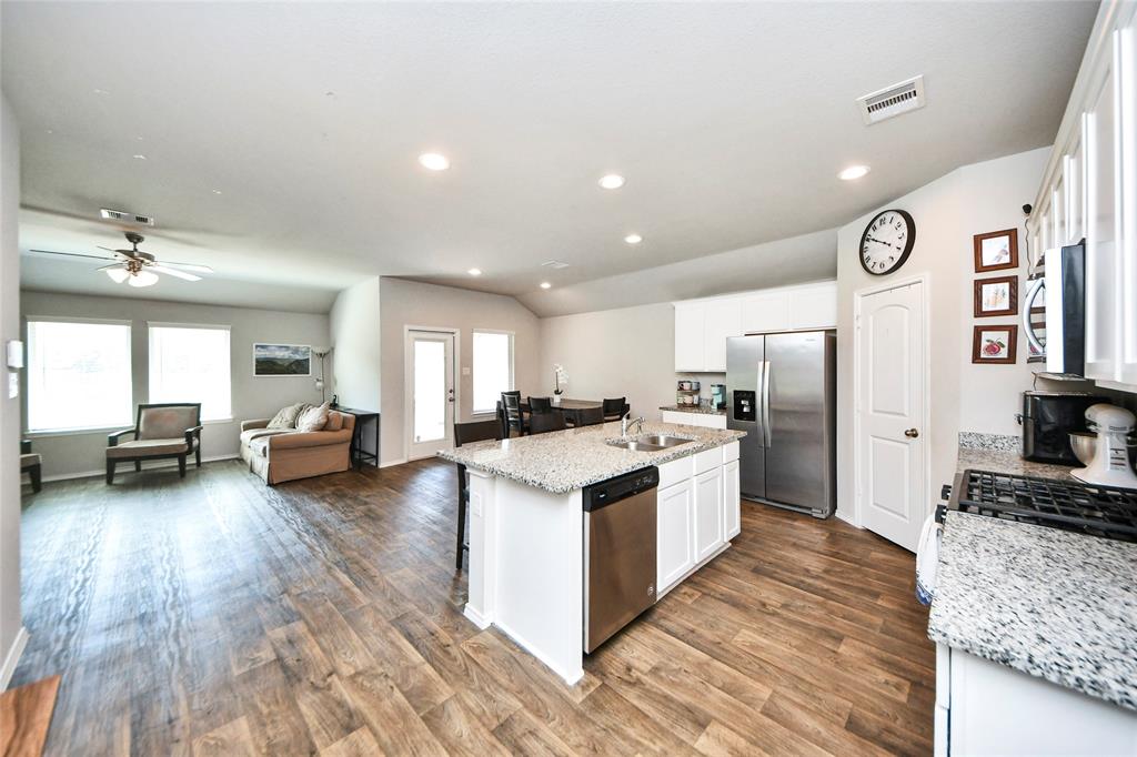 14133 Sharktooth Hill Lane, Conroe, Texas image 4