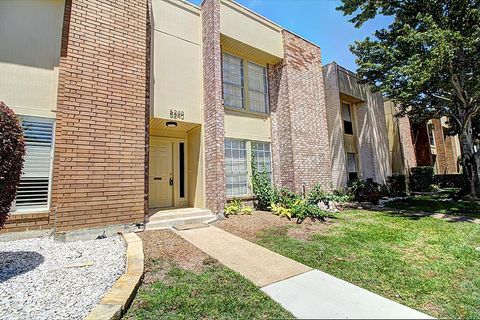 Townhouse in Bellaire TX 5240 Woodlawn Place.jpg