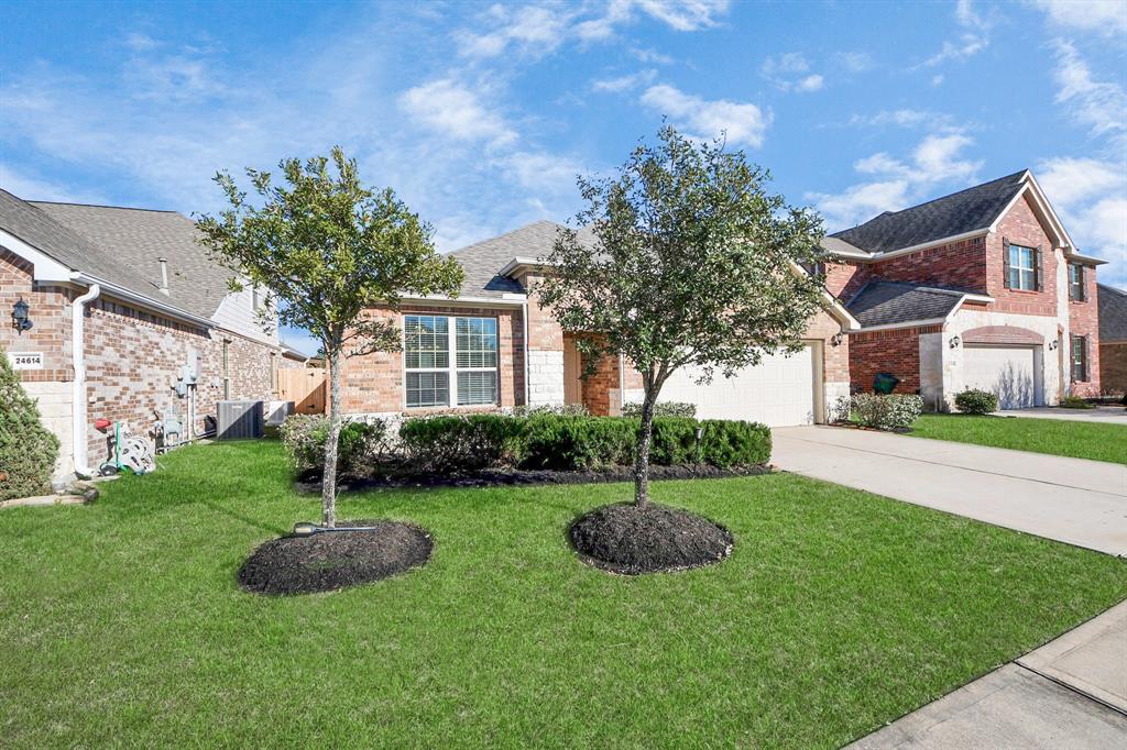 24610 Emerald Pool Falls Drive, Tomball, Texas image 3