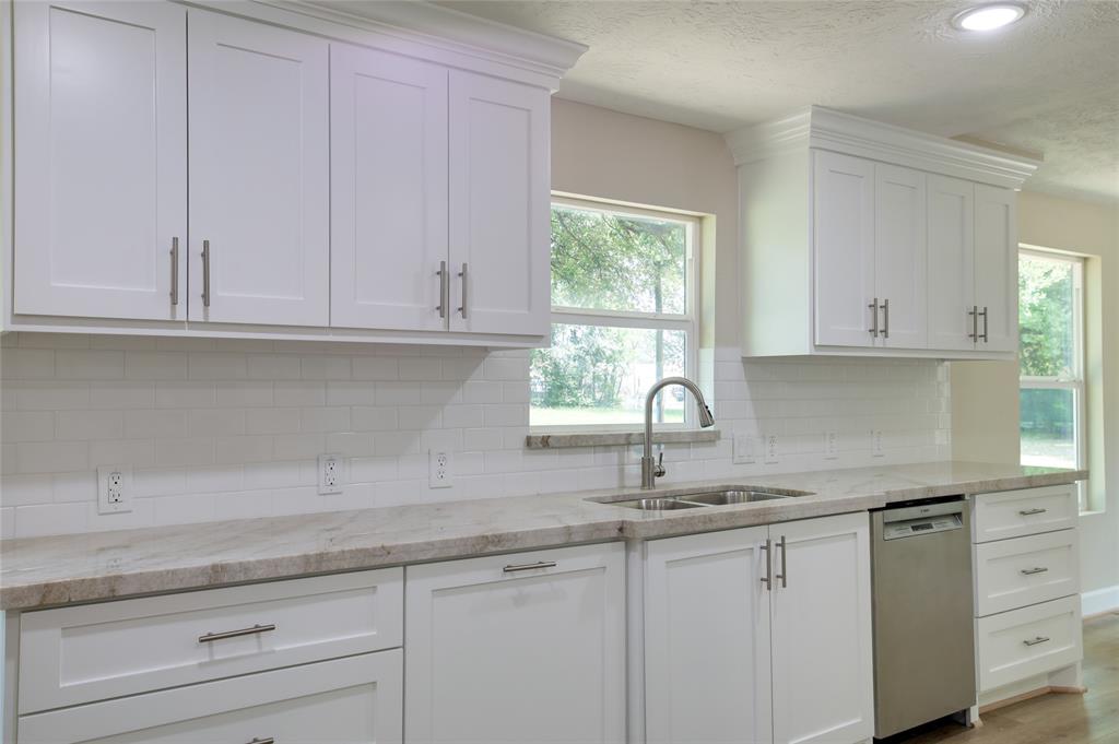 211 S Cleveland Avenue, Cleveland, Texas image 3