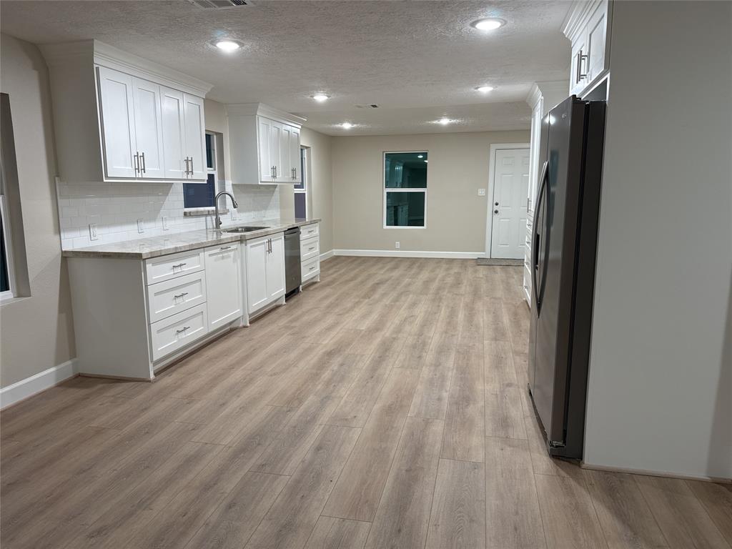 211 S Cleveland Avenue, Cleveland, Texas image 5