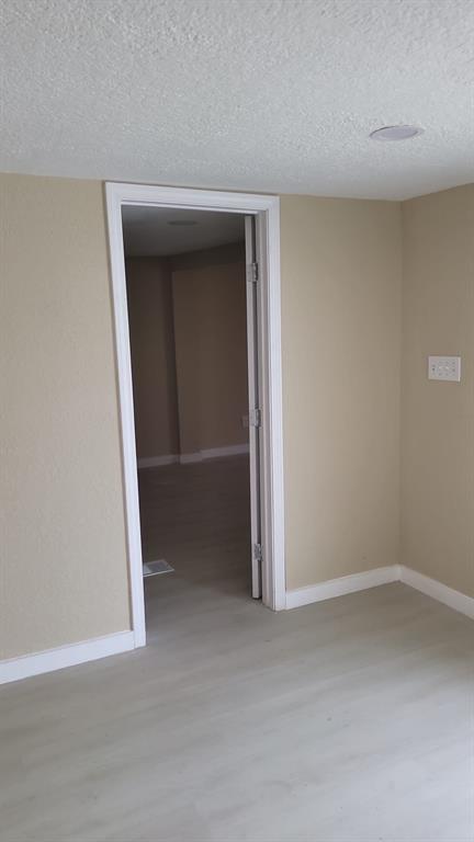 607 E Miller Street, Angleton, Texas image 4