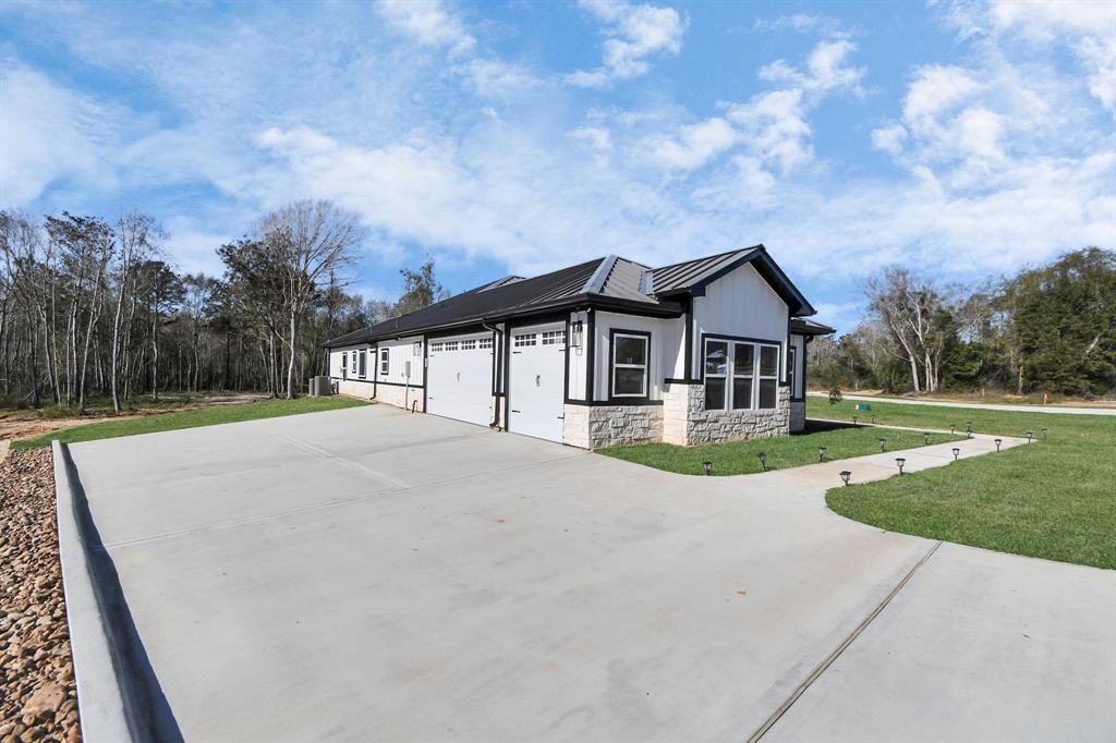 140 Quiet Springs Trail, Willis, Texas image 3