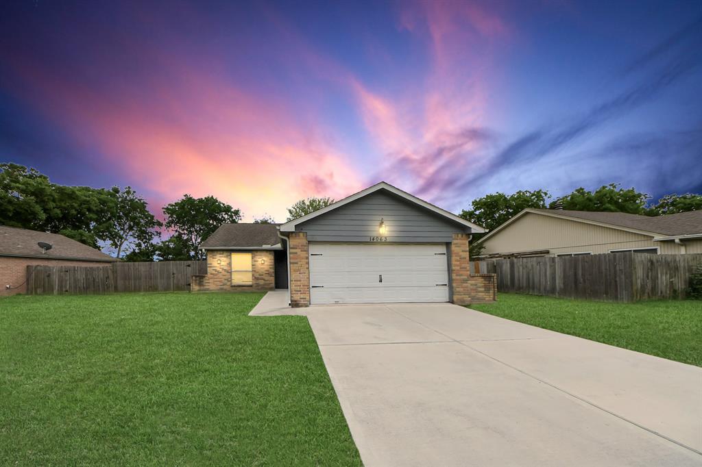 14063 Towne Way Drive, Sugar Land, Texas image 1