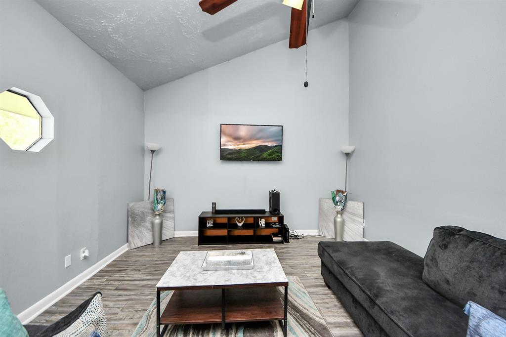 14063 Towne Way Drive, Sugar Land, Texas image 6
