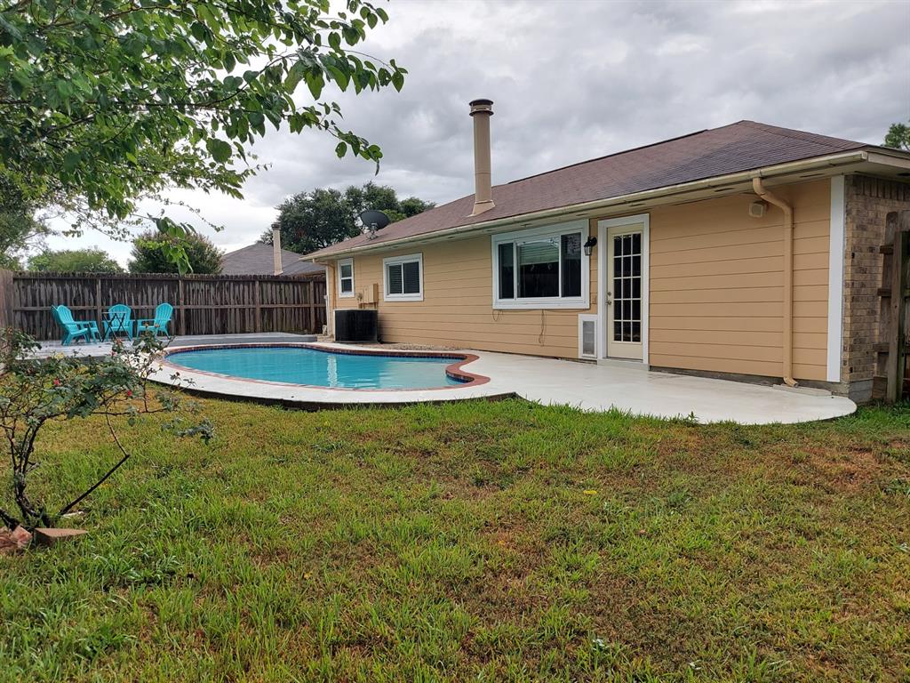16715 Frigate Drive, Friendswood, Texas image 1