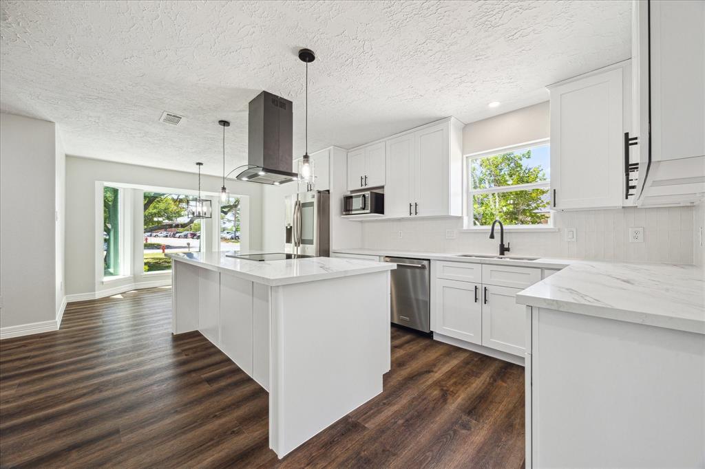 711 Greenbriar Avenue, Friendswood, Texas image 10