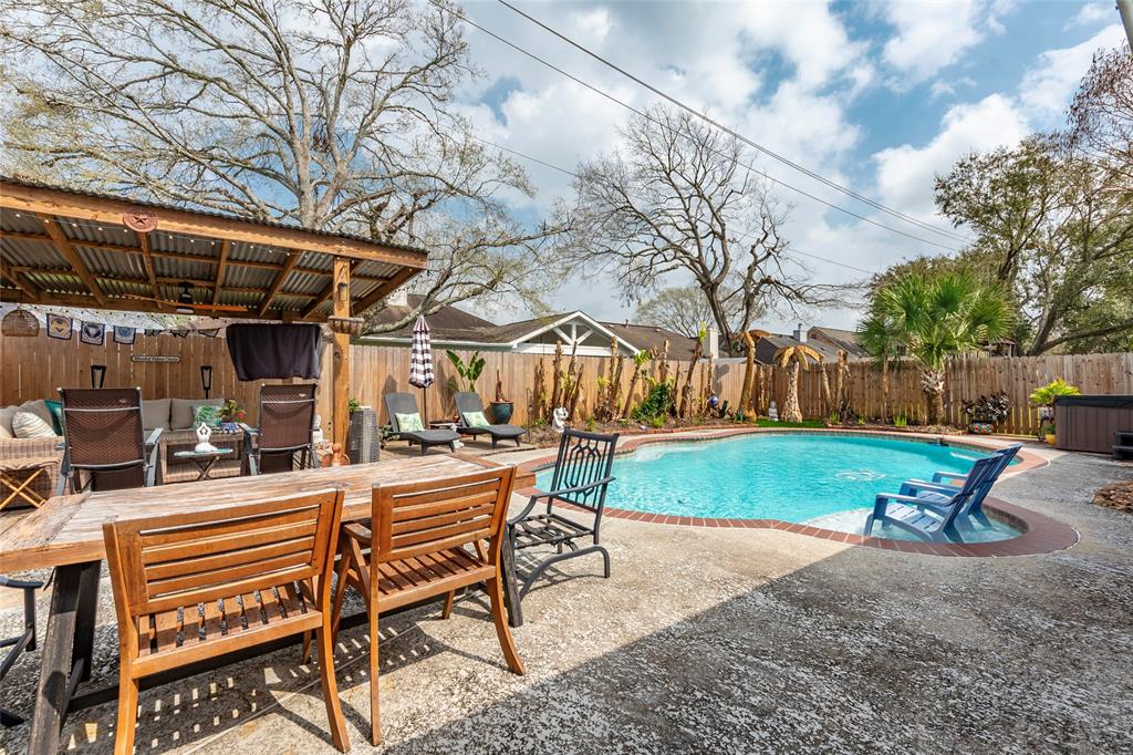 16023 Copper Canyon Drive, Friendswood, Texas image 1