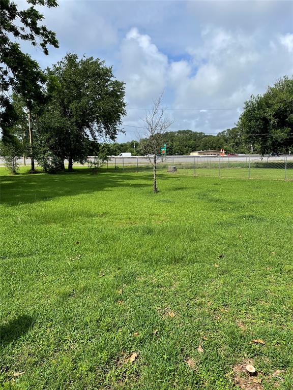 2807 S Houston Drive, La Marque, Texas image 6