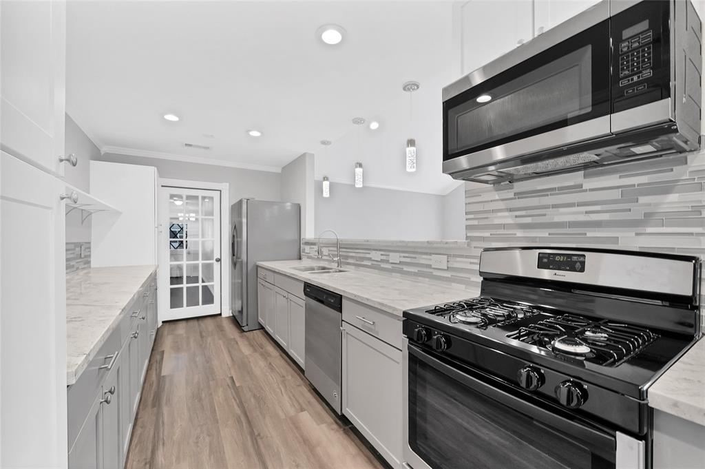 3106 Stratford Street, Pearland, Texas image 2