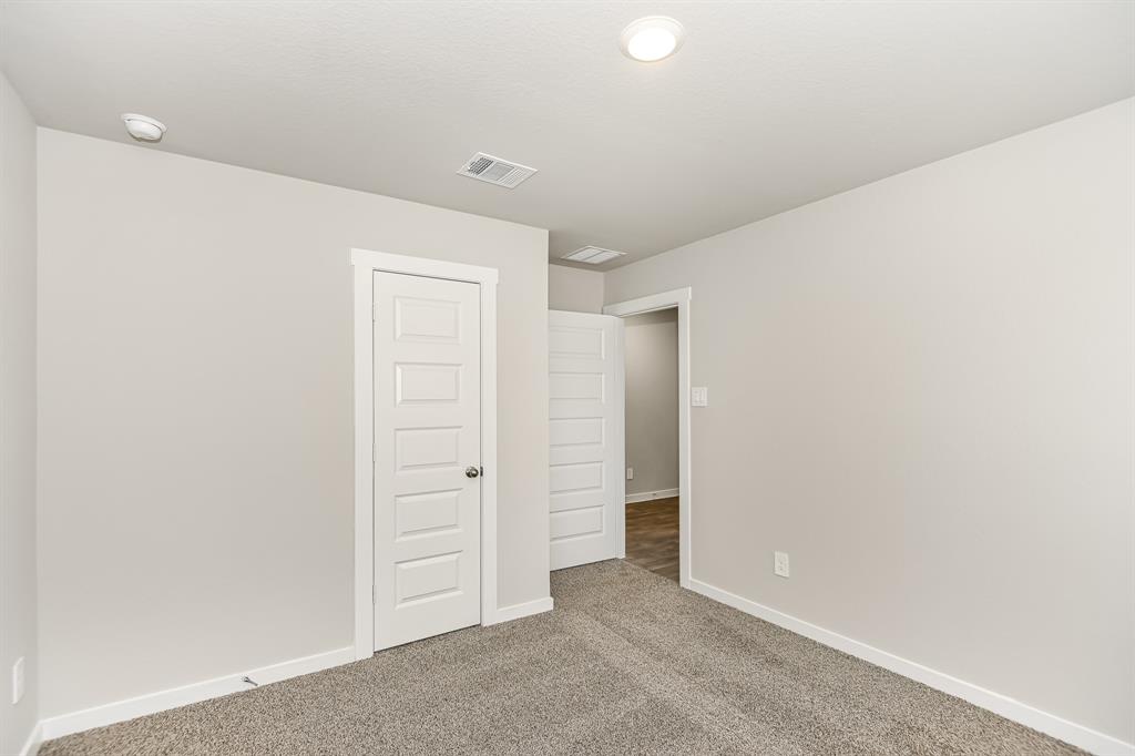 3912 Silver Falls Lane, League City, Texas image 11