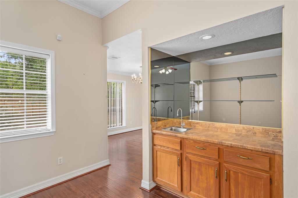 65 Hickory Oak Drive, The Woodlands, Texas image 8