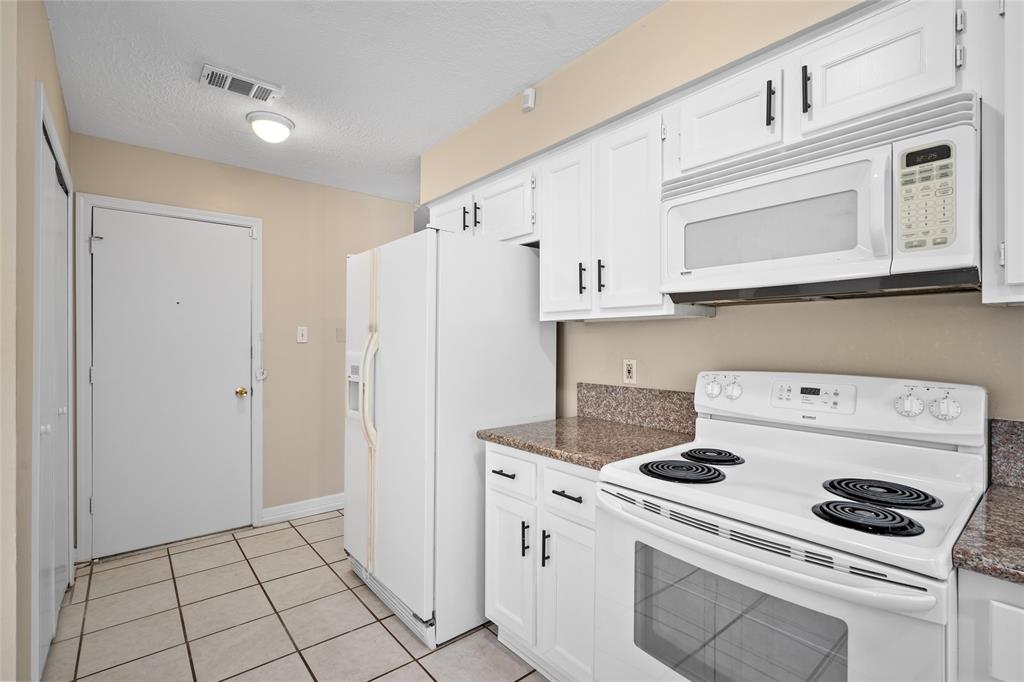 65 Hickory Oak Drive, The Woodlands, Texas image 12
