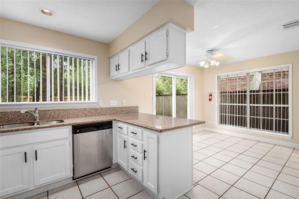 65 Hickory Oak Drive, The Woodlands, Texas image 13