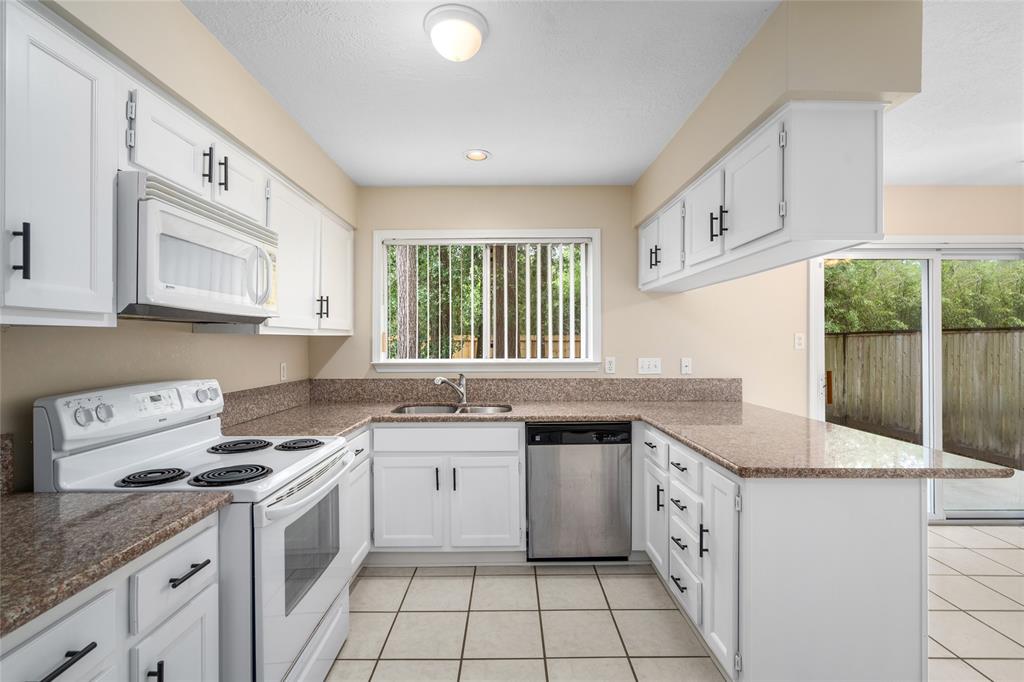 65 Hickory Oak Drive, The Woodlands, Texas image 11