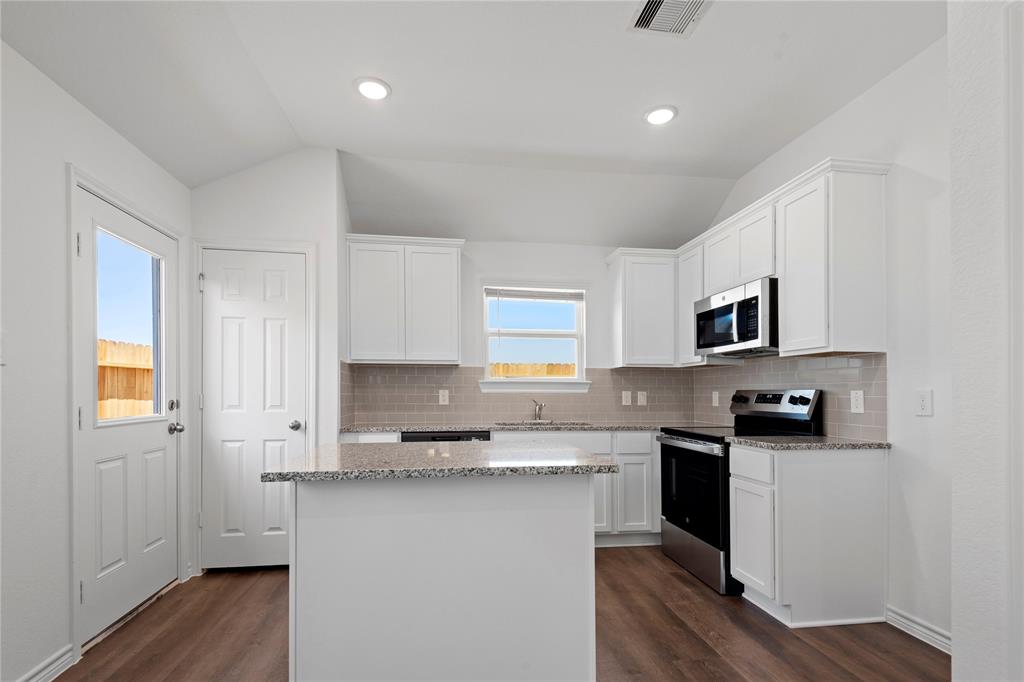 818 Westpointe Drive, Dayton, Texas image 3