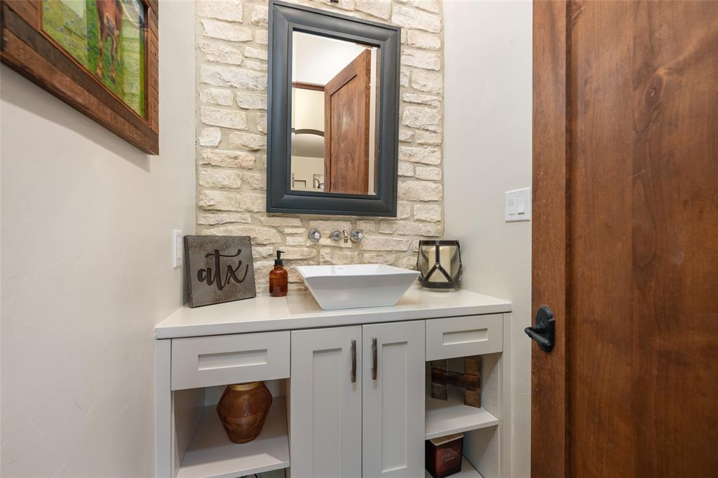 1404 Hurst Creek Road, Austin, Texas image 15