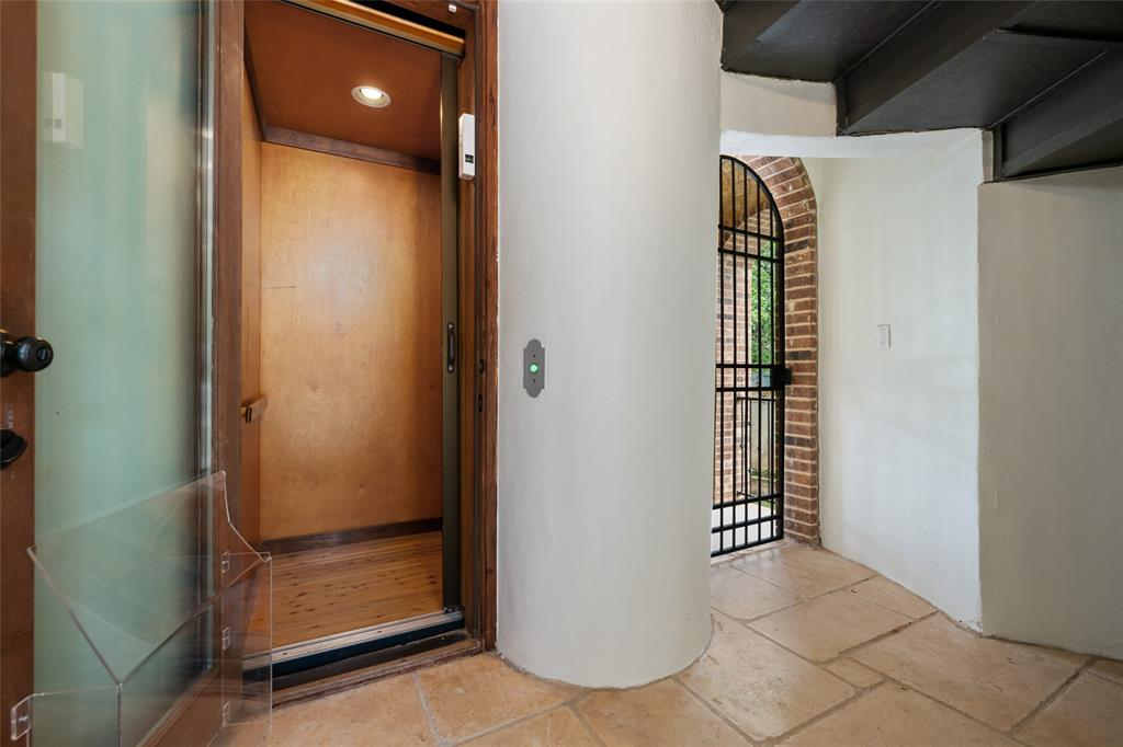 1404 Hurst Creek Road, Austin, Texas image 4
