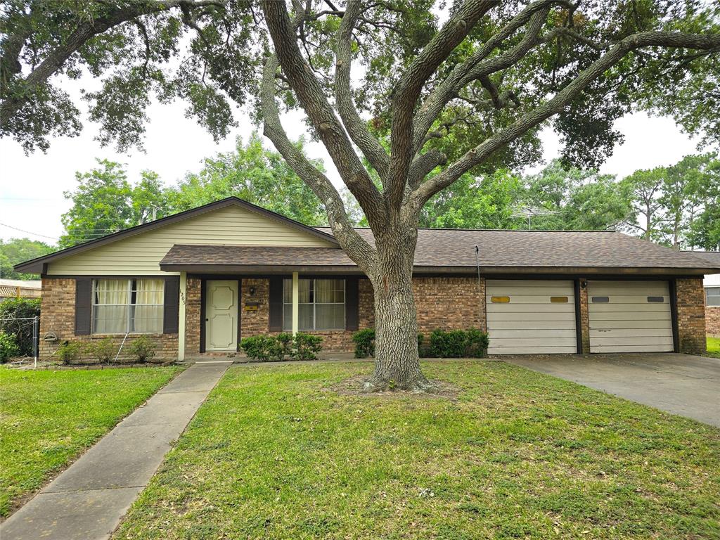 1205 Appling Street, El Campo, Texas image 1